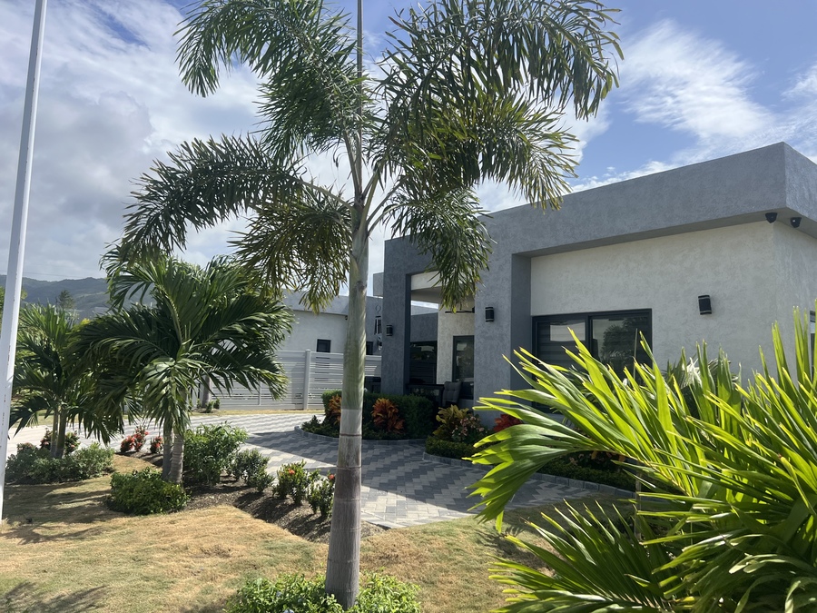 Family vacation homes Jamaica